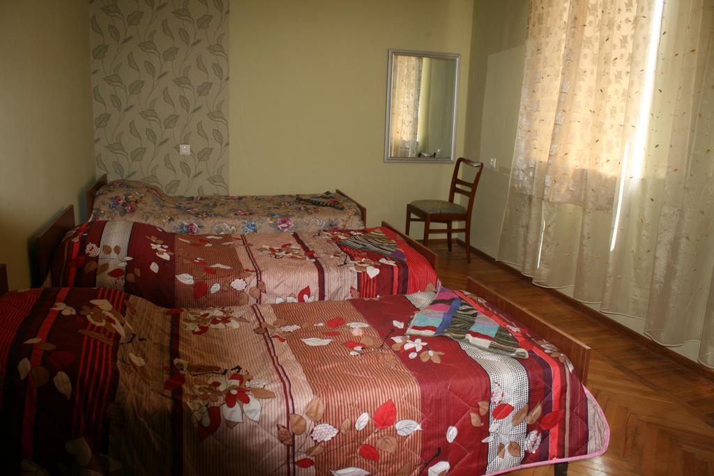 Guest House Lviv Грузия Kutaisi Bilik gambar